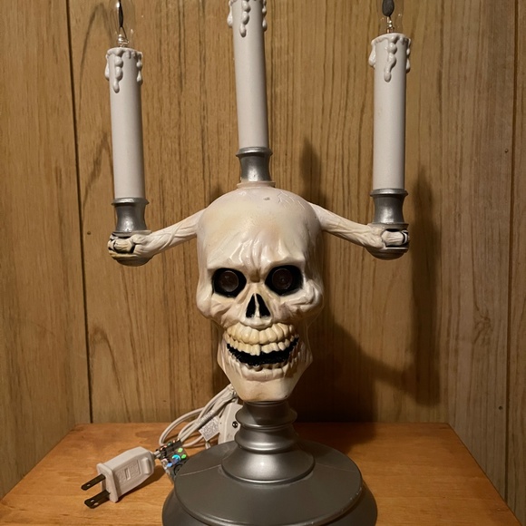 Trendmasters 1994 flickering light up scull candelabra Halloween decor - Picture 9 of 10